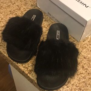 Faux fur slippers